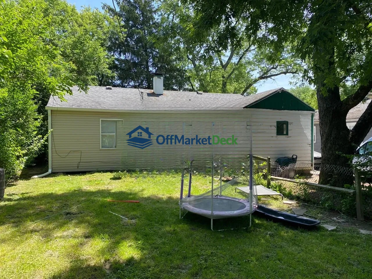 Off-market house in Indianapolis, Indiana — 3 beds, 1 bath, $84,900 — photo 4 of 8