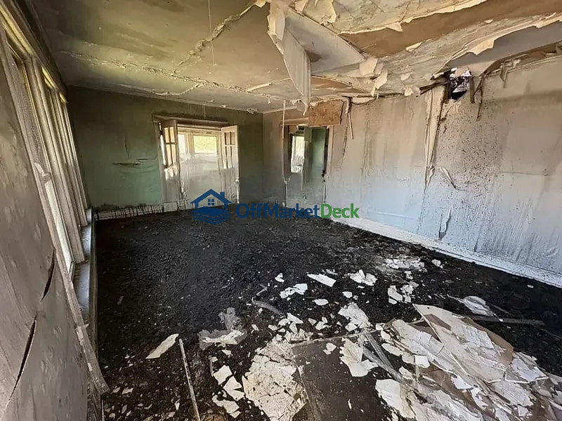 Off-market house in Lapeer, Michigan — 4 beds, 1.5 baths, $57,900 — photo 6 of 8