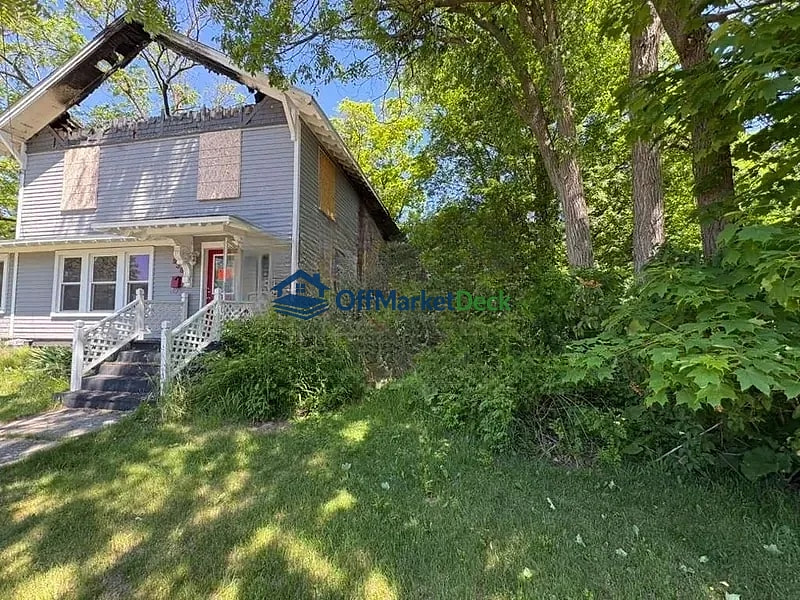 Off-market house in Lapeer, Michigan — 4 beds, 1.5 baths, $57,900 — photo 5 of 8
