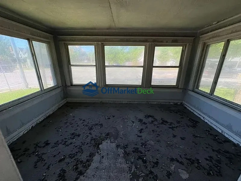 Off-market house in Lapeer, Michigan — 4 beds, 1.5 baths, $57,900 — photo 8 of 8