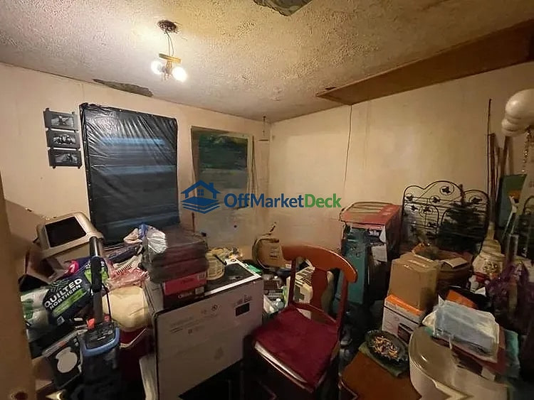 Off-market house in Mountain City, Tennessee — 2 beds, 1 bath, $68,000 — photo 6 of 8