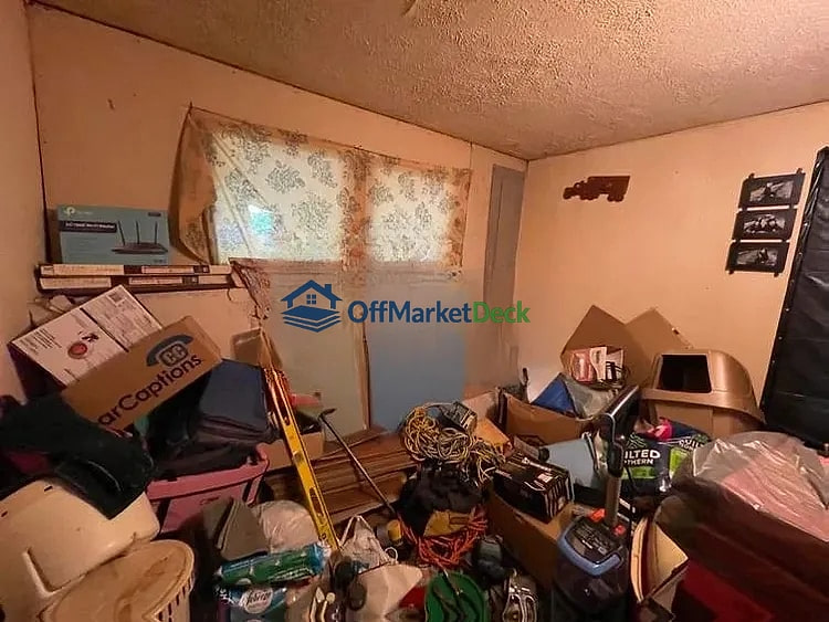Off-market house in Mountain City, Tennessee — 2 beds, 1 bath, $68,000 — photo 7 of 8