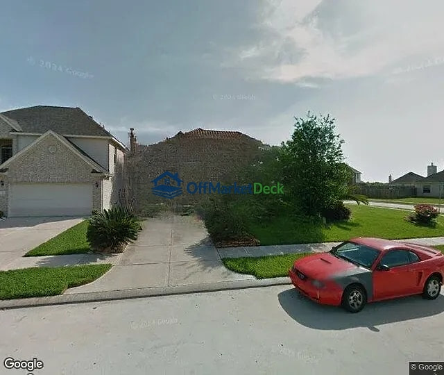 Off-market house in Manvel, Texas — 4 beds, 4 baths, $277,500 — photo 3 of 3