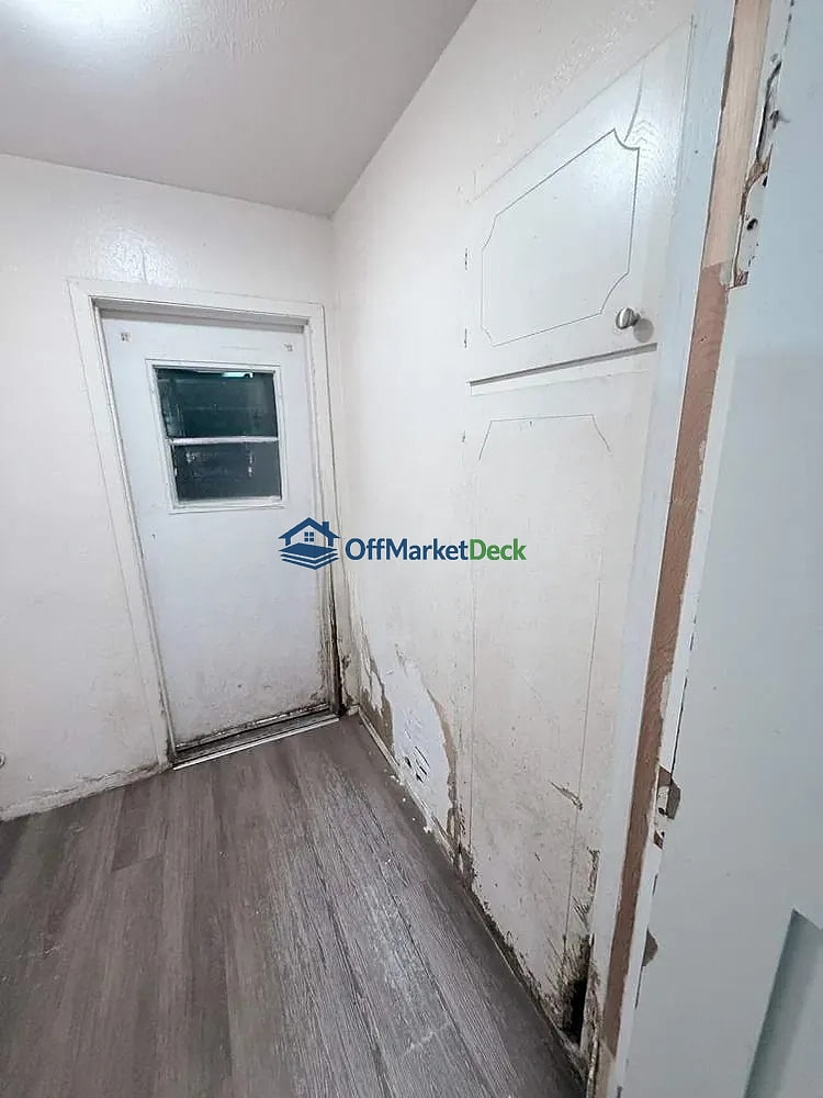 Off-market house in Mesquite, Texas — 3 beds, 2 baths, $165,000 — photo 5 of 8