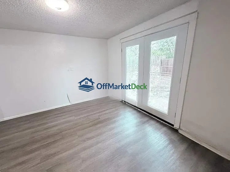 Off-market house in Mesquite, Texas — 3 beds, 2 baths, $165,000 — photo 6 of 8