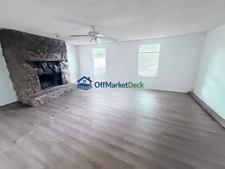 Off-market house in Mesquite, Texas — 3 beds, 2 baths, $165,000 — photo 8 of 8