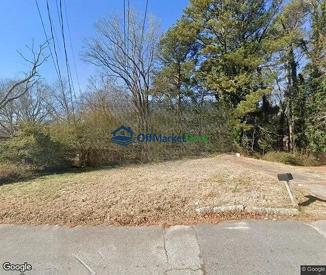 Off-market house in Atlanta, Georgia — 2 beds, 1.5 baths, $160,000 — photo 2 of 3