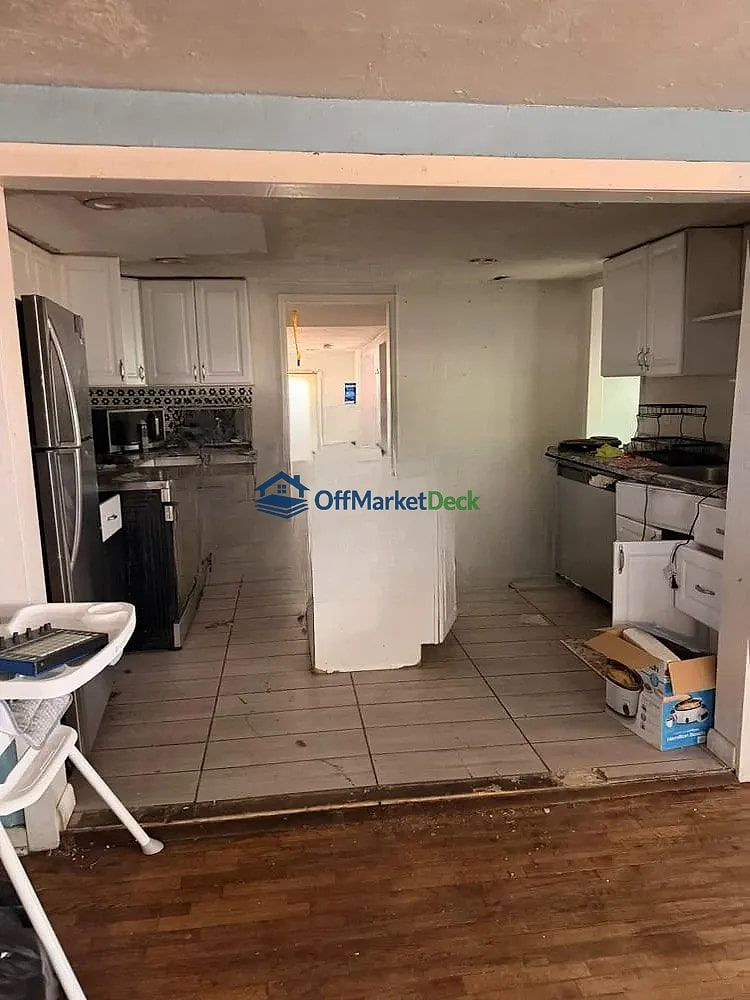 Off-market house in Commerce City, Colorado — 3 beds, 2 baths, $274,000
