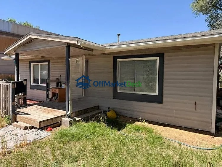 Off-market house in Commerce City, Colorado — 3 beds, 2 baths, $274,000 — photo 2 of 8