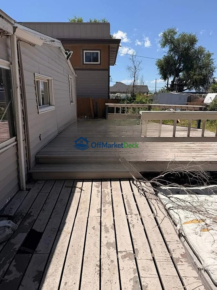 Off-market house in Commerce City, Colorado — 3 beds, 2 baths, $274,000 — photo 4 of 8