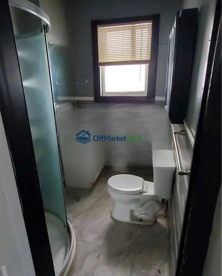 Off-market house in Denver, Colorado — 3 beds, 1 bath, $310,000 — photo 5 of 8
