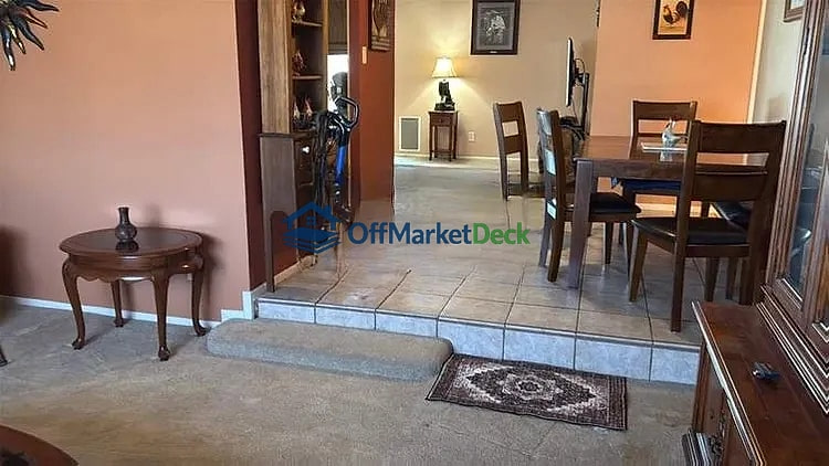 Off-market house in Glendale, Arizona — 3 beds, 2 baths, $319,900 — photo 4 of 8