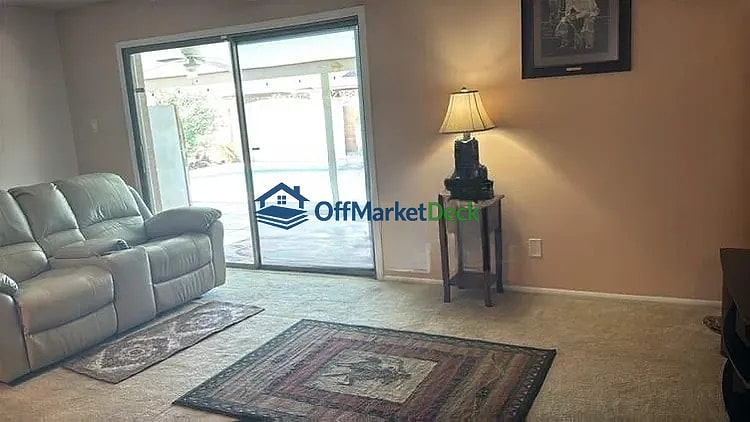 Off-market house in Glendale, Arizona — 3 beds, 2 baths, $319,900 — photo 6 of 8