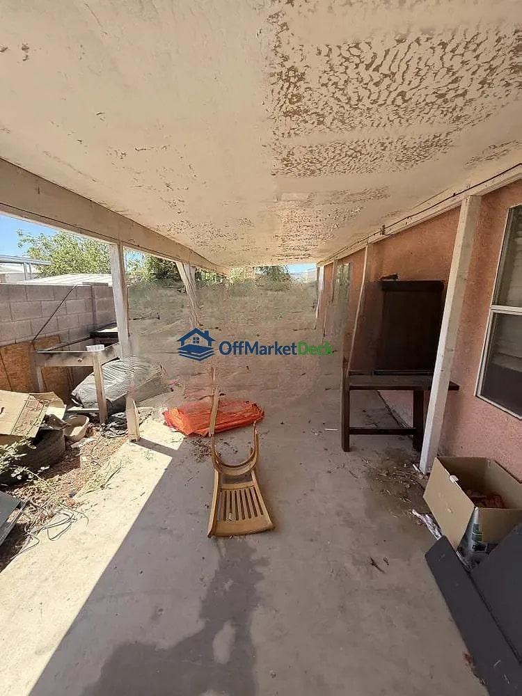 Off-market house in Mesa, Arizona — 4 beds, 2 baths, $199,000 — photo 6 of 8