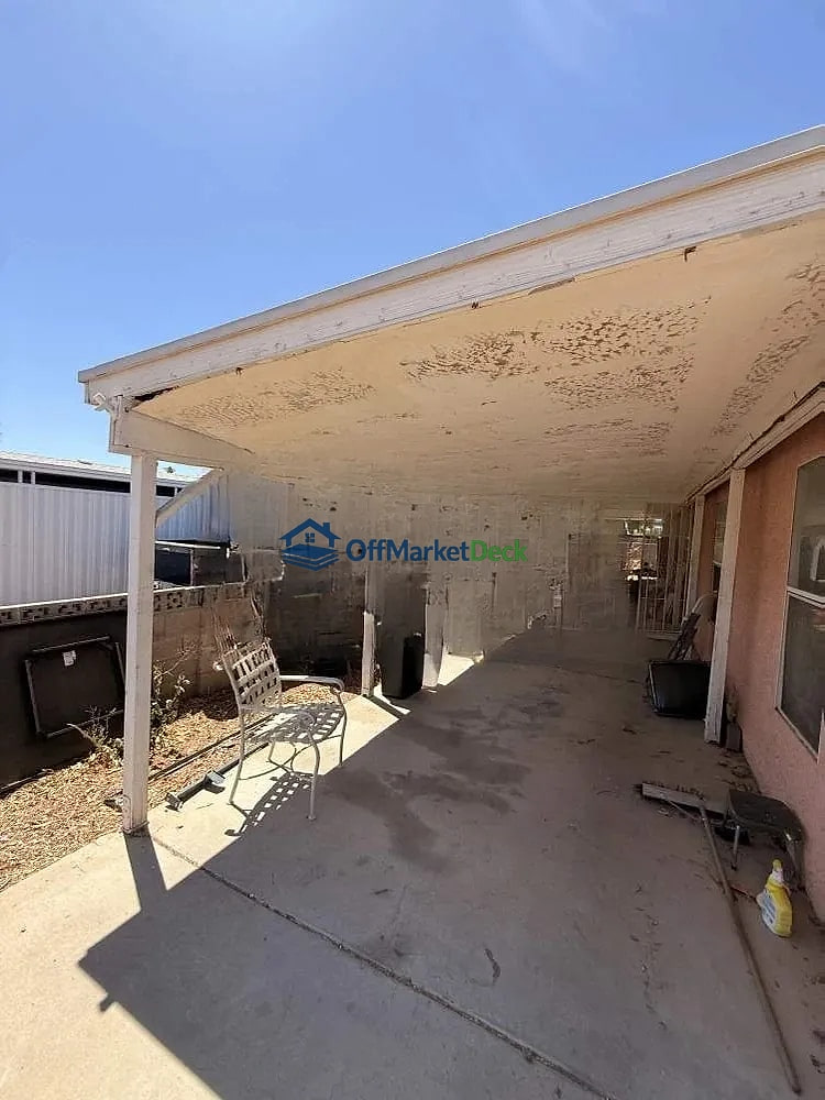 Off-market house in Mesa, Arizona — 4 beds, 2 baths, $199,000 — photo 4 of 8