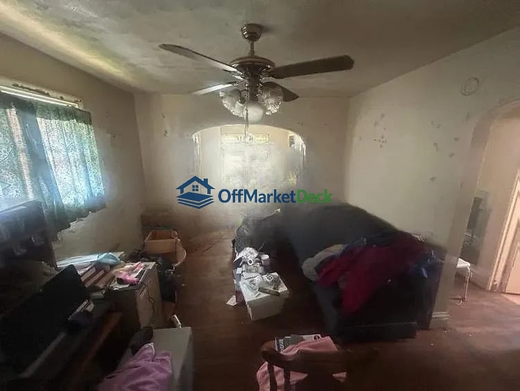 Off-market house in University City, Missouri — 2 beds, 1 bath, $109,000 — photo 8 of 8