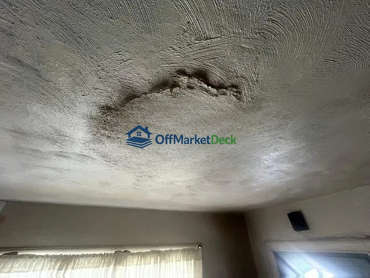 Off-market house in University City, Missouri — 2 beds, 1 bath, $109,000 — photo 4 of 8