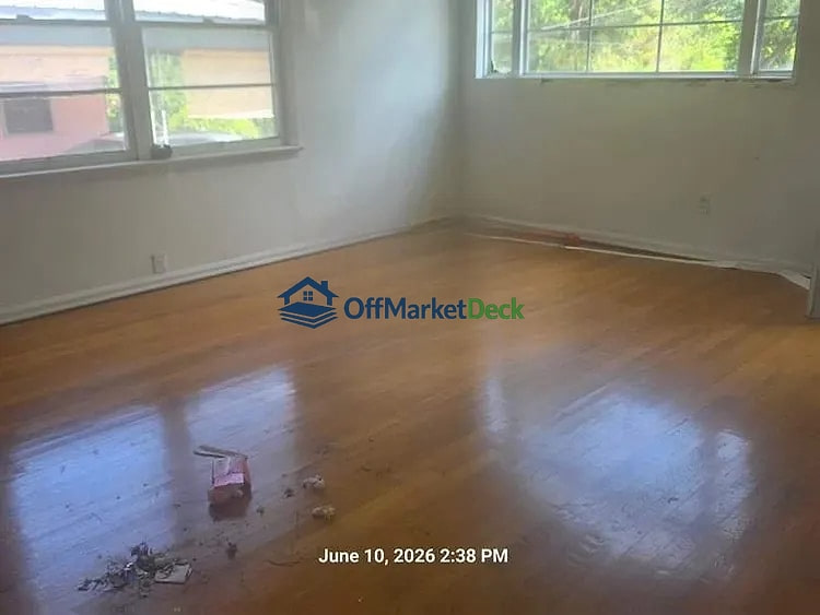 Off-market house in Gadsden, Alabama — 3 beds, 1 bath, $80,000 — photo 5 of 8