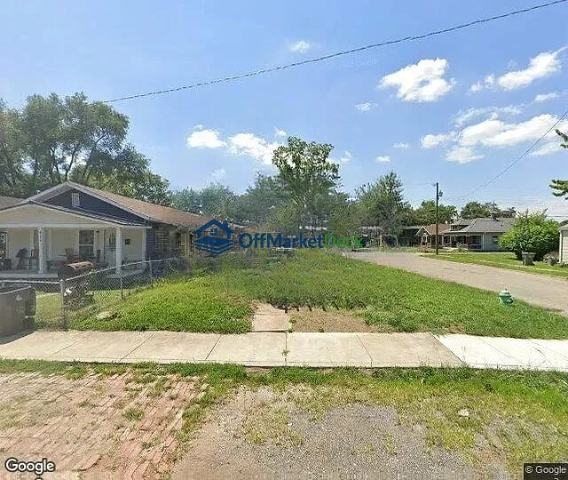 Off-market house in Indianapolis, Indiana — 3 beds, 2 baths, $74,900 — photo 2 of 3