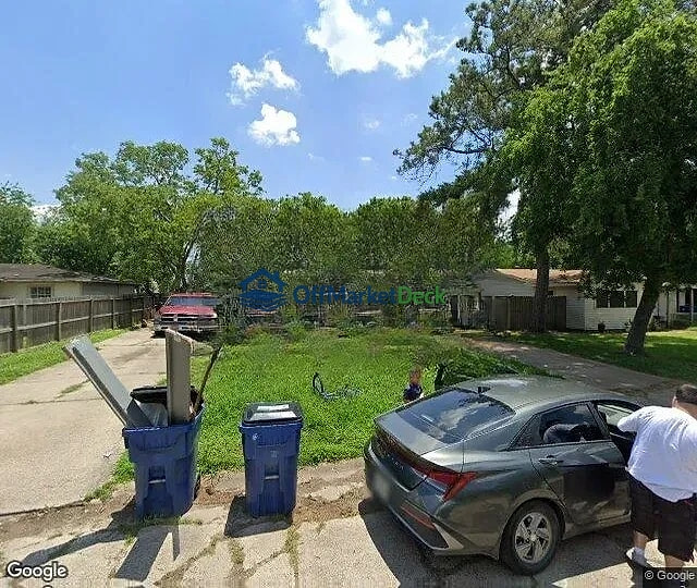Off-market house in Texas City, Texas — 4 beds, 2 baths, $119,000 — photo 2 of 3
