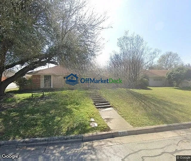 Off-market house in Fort Worth, Texas — 3 beds, 2 baths, $225,000 — photo 3 of 3