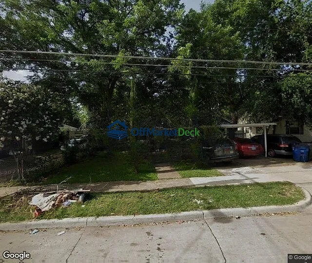 Off-market house in Dallas, Texas — 3 beds, 1 bath, $155,000 — photo 2 of 3