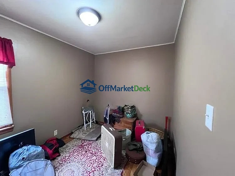 Off-market house in Indianapolis, Indiana — 3 beds, 1.5 baths, $129,000 — photo 7 of 8