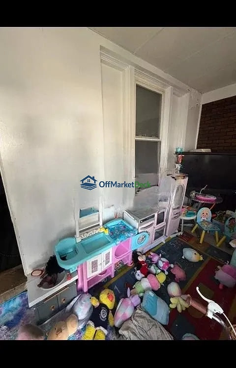 Off-market house in Philadelphia, Pennsylvania — 3 beds, 1.5 baths, $140,000 — photo 5 of 8