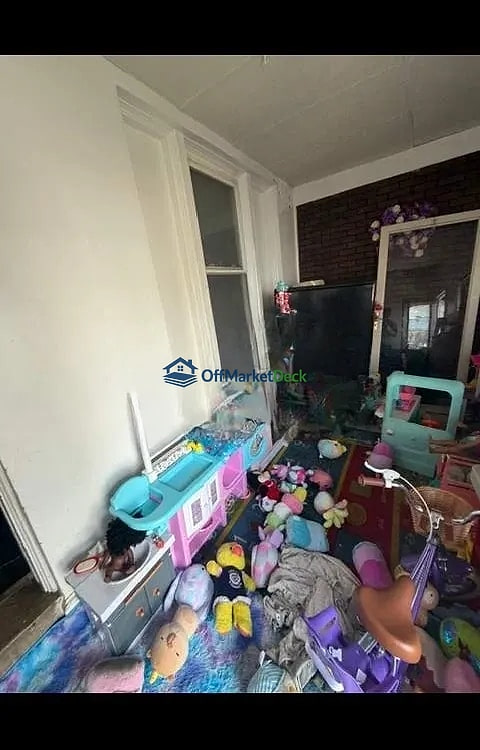 Off-market house in Philadelphia, Pennsylvania — 3 beds, 1.5 baths, $140,000 — photo 4 of 8