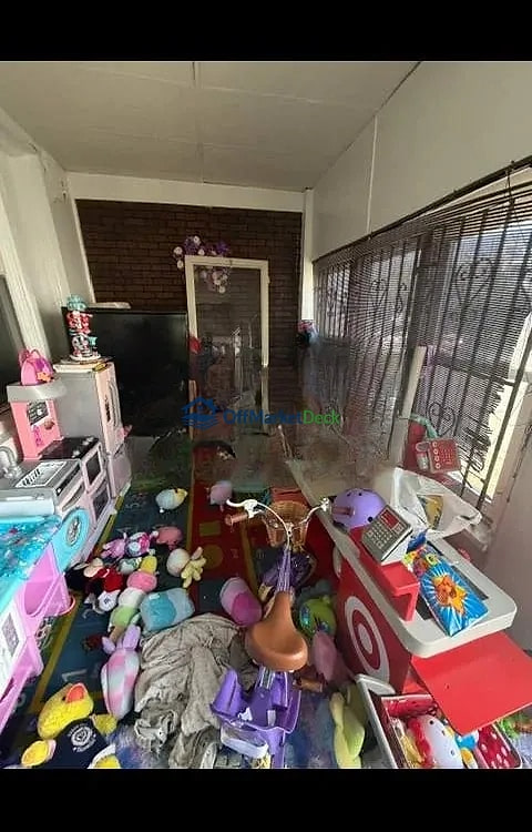 Off-market house in Philadelphia, Pennsylvania — 3 beds, 1.5 baths, $140,000 — photo 2 of 8