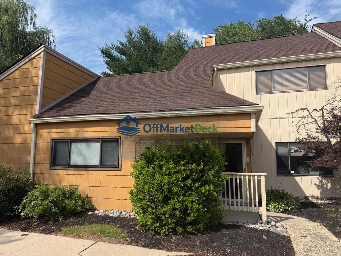 Off-market townhome in Lindenwold, New Jersey — 2 beds, 1.5 baths, $110,500 - Blurred background Image