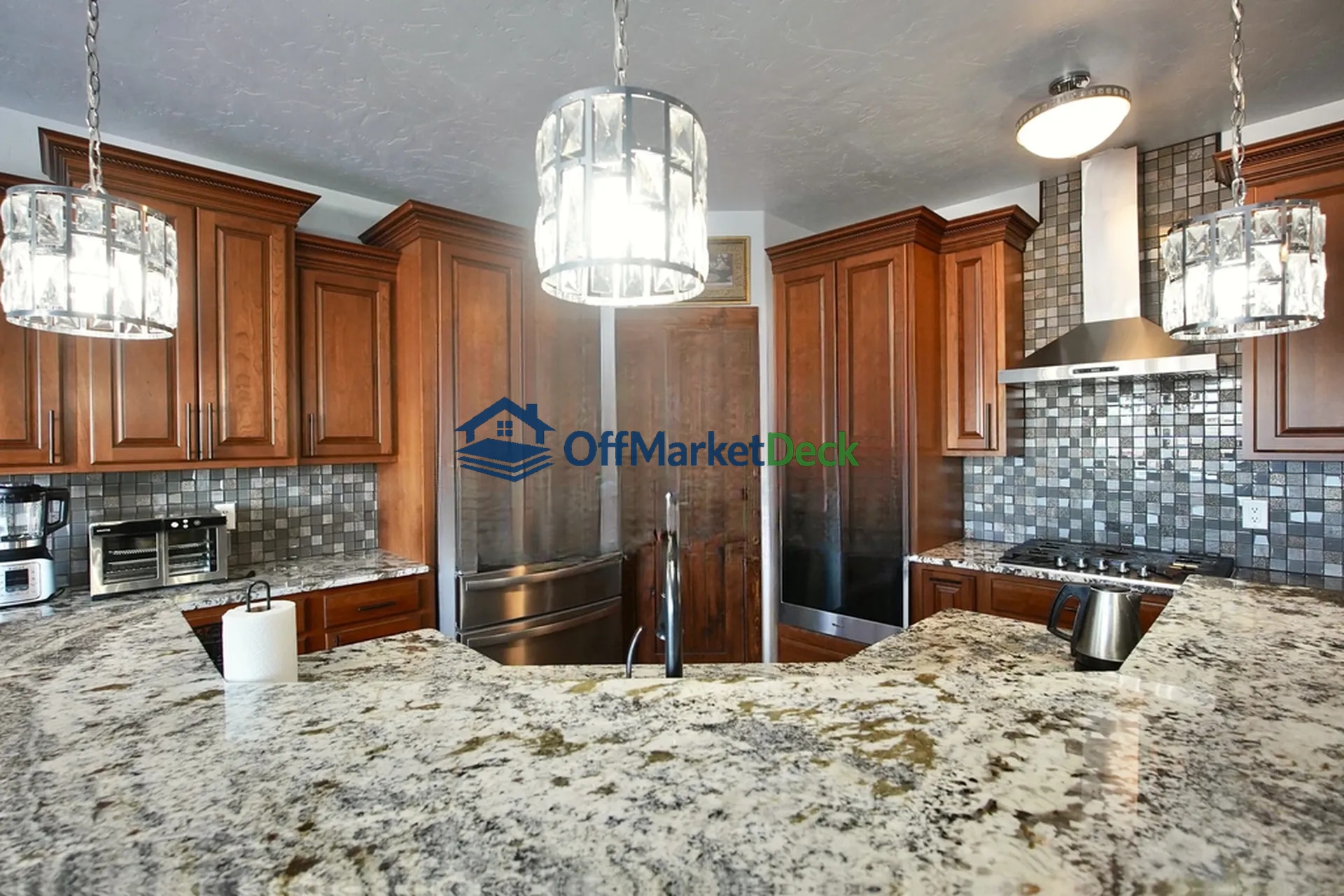 Off-market house in Evansville, Wyoming — 5 beds, 3.5 baths, $775,000 — photo 3 of 8