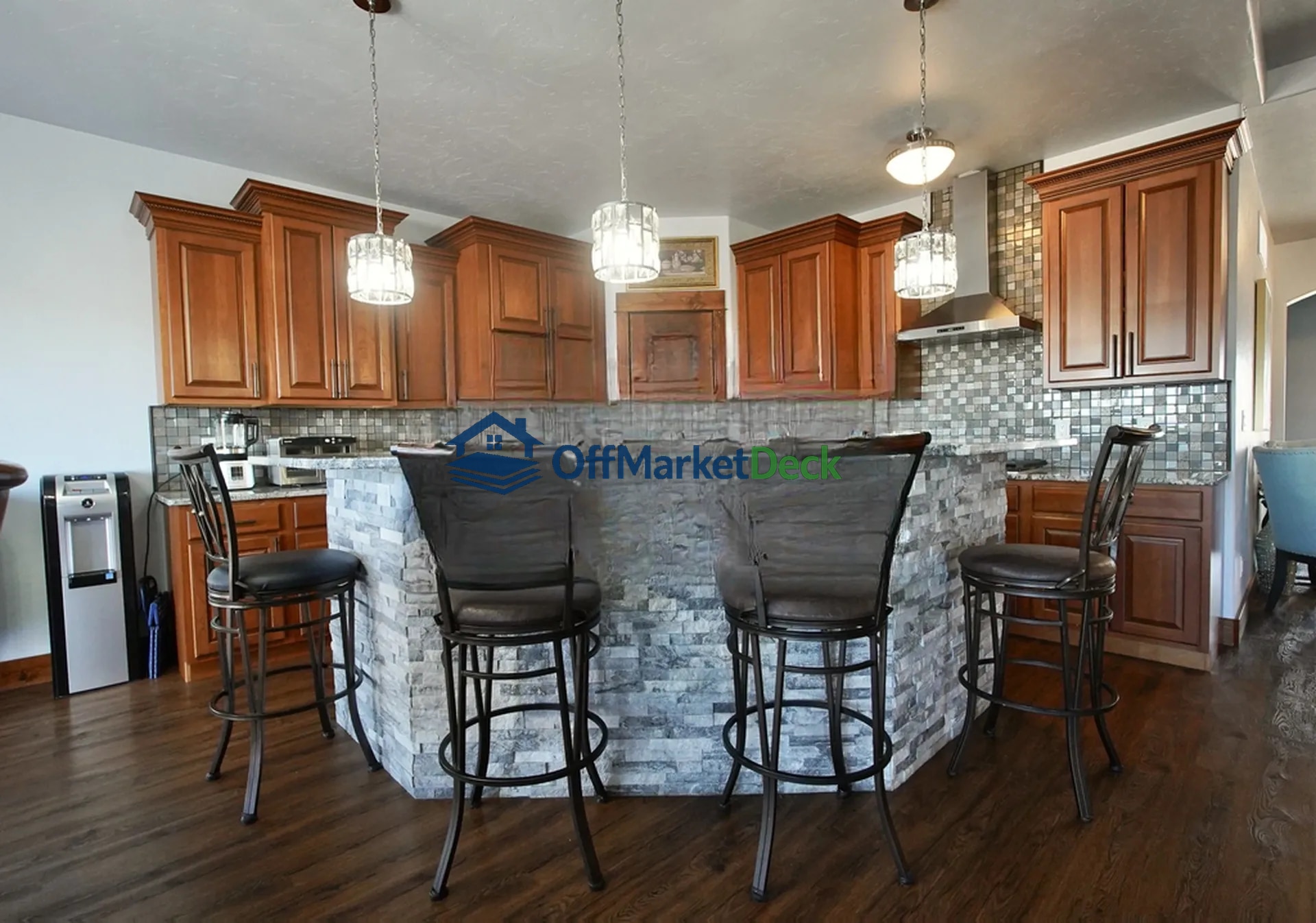 Off-market house in Evansville, Wyoming — 5 beds, 3.5 baths, $775,000 — photo 2 of 8