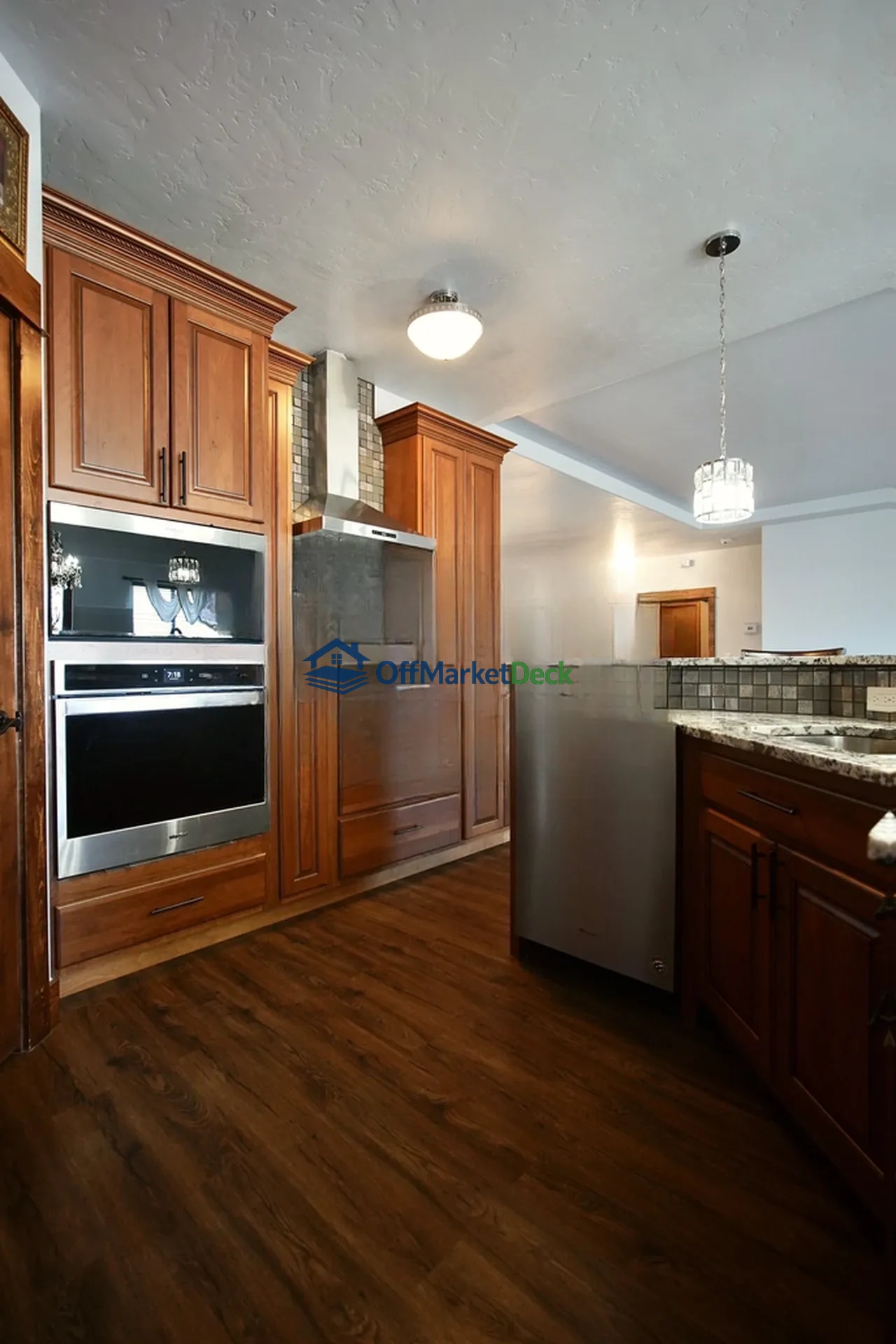 Off-market house in Evansville, Wyoming — 5 beds, 3.5 baths, $775,000 — photo 4 of 8