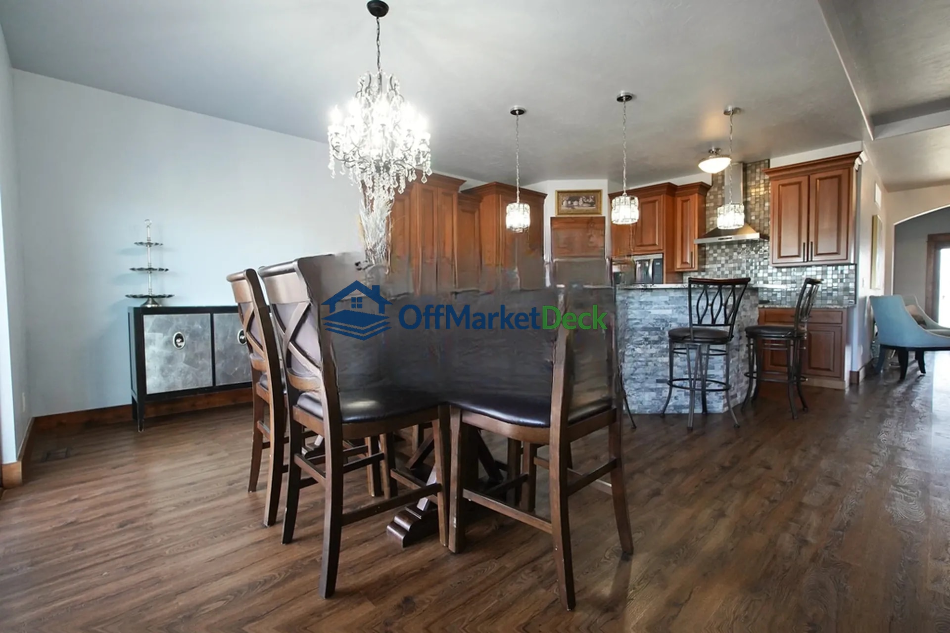 Off-market house in Evansville, Wyoming — 5 beds, 3.5 baths, $775,000 — photo 8 of 8