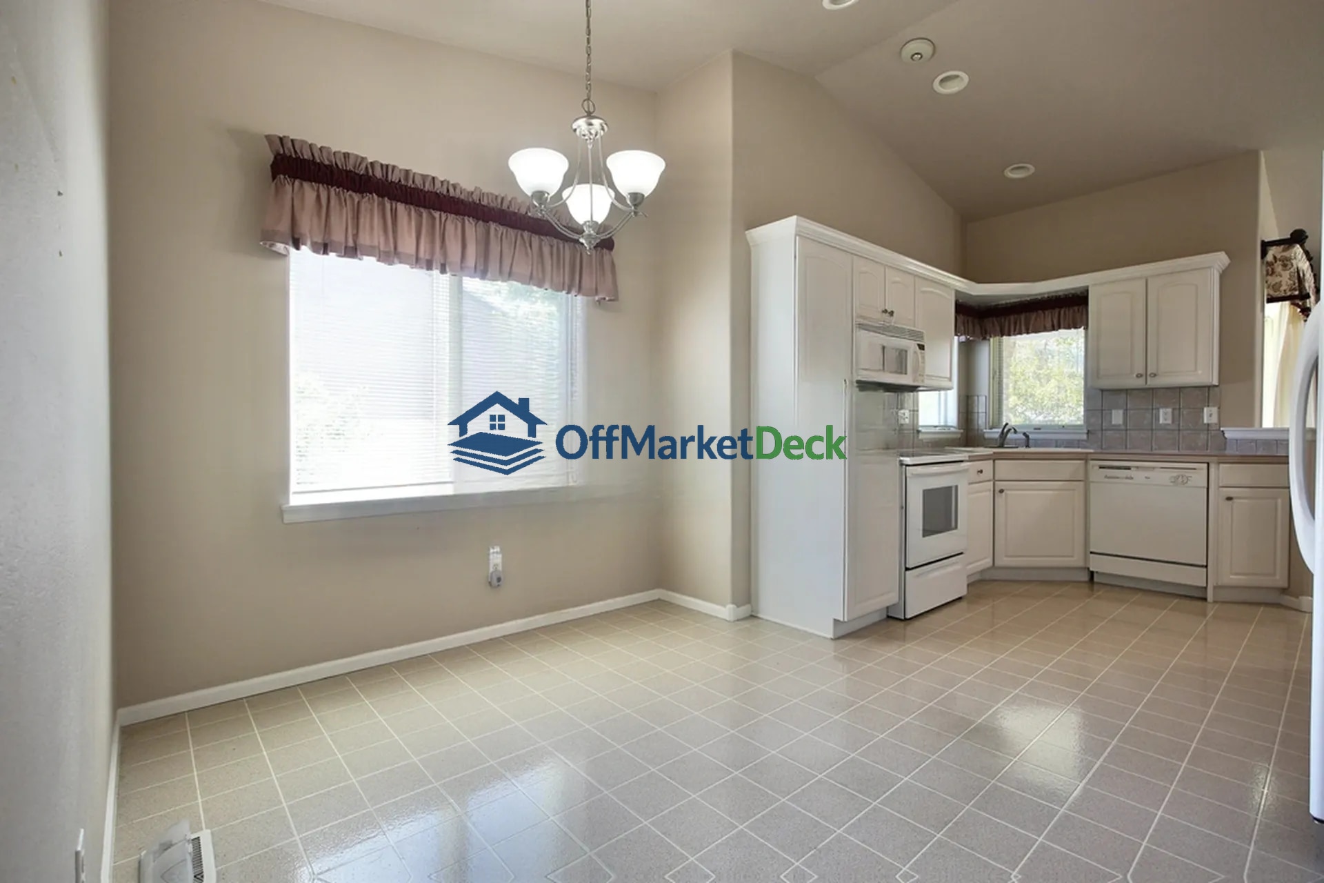 Off-market townhome in Casper, Wyoming — 3 beds, 3 baths, $350,000 — photo 2 of 8