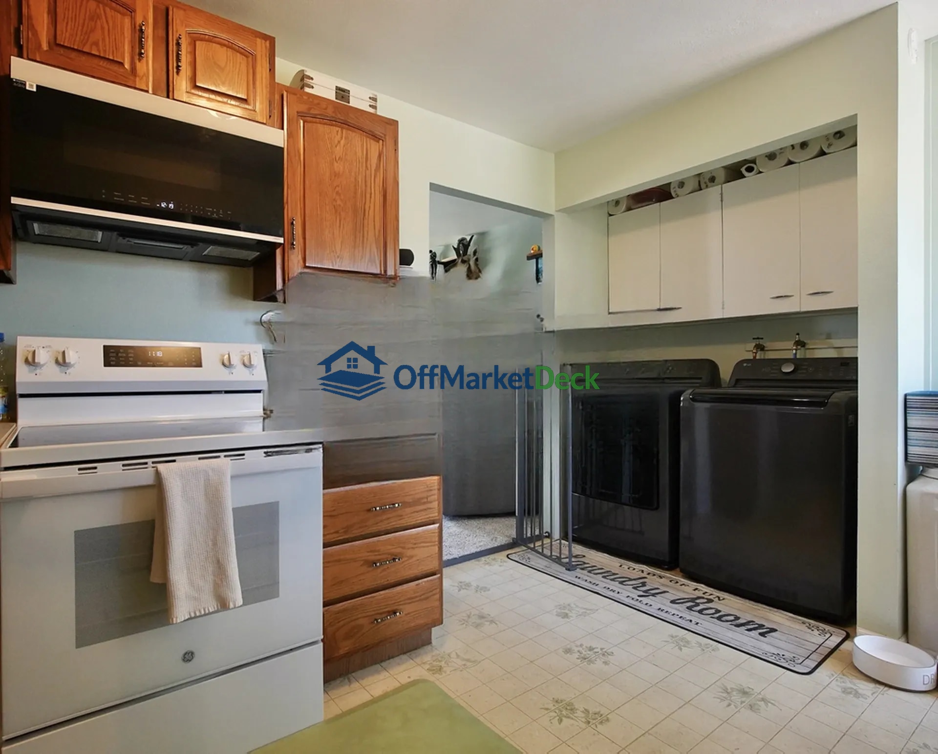 Off-market house in Casper, Wyoming — 2 beds, 1 bath, $230,000 — photo 5 of 8