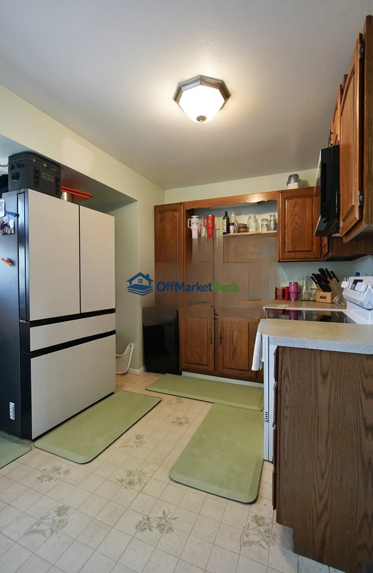 Off-market house in Casper, Wyoming — 2 beds, 1 bath, $230,000 — photo 4 of 8