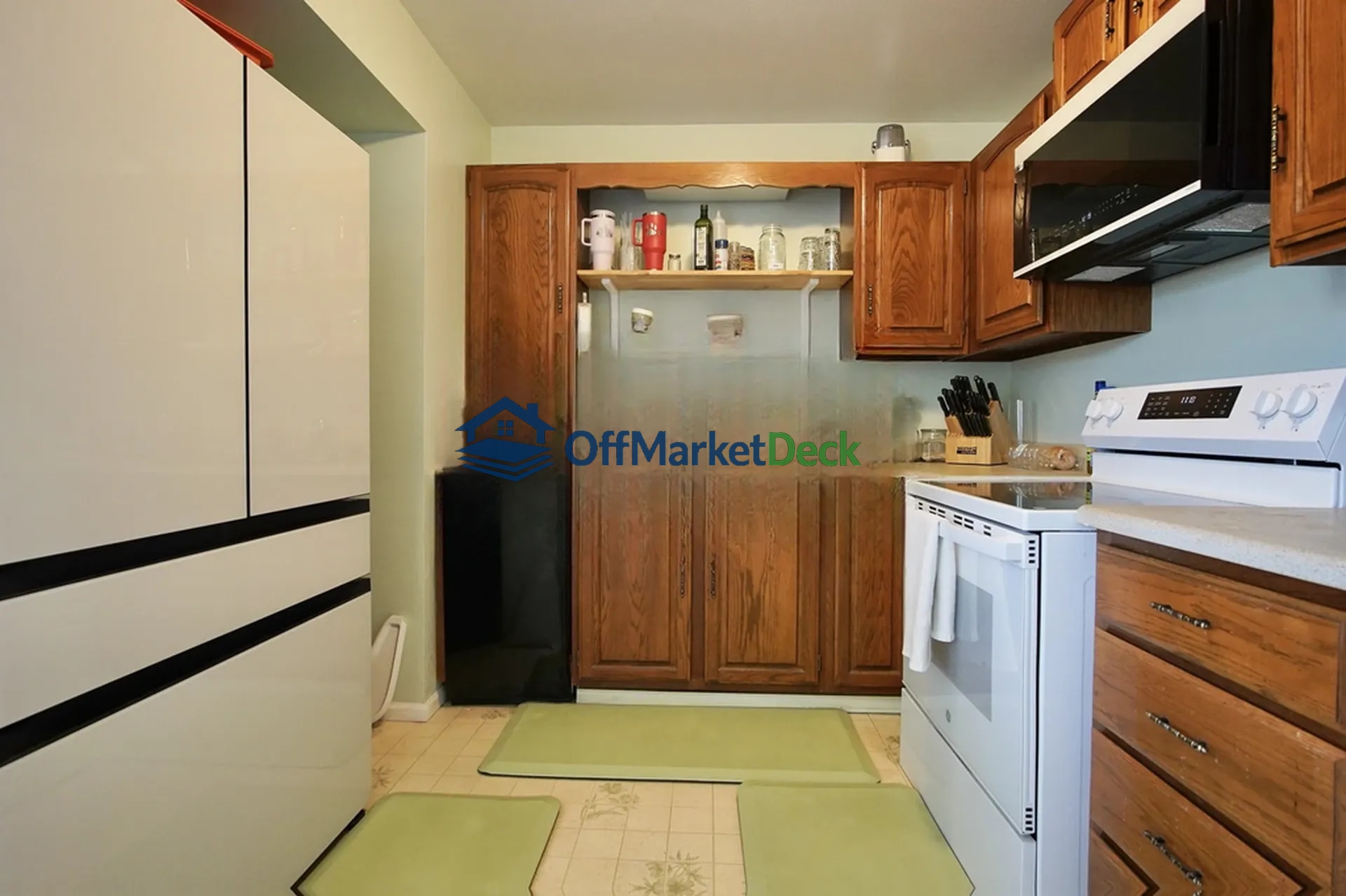 Off-market house in Casper, Wyoming — 2 beds, 1 bath, $230,000 — photo 3 of 8