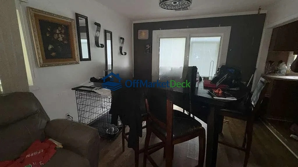 Off-market house in Pontiac, Michigan — 4 beds, 1.5 baths, $104,700 — photo 6 of 8