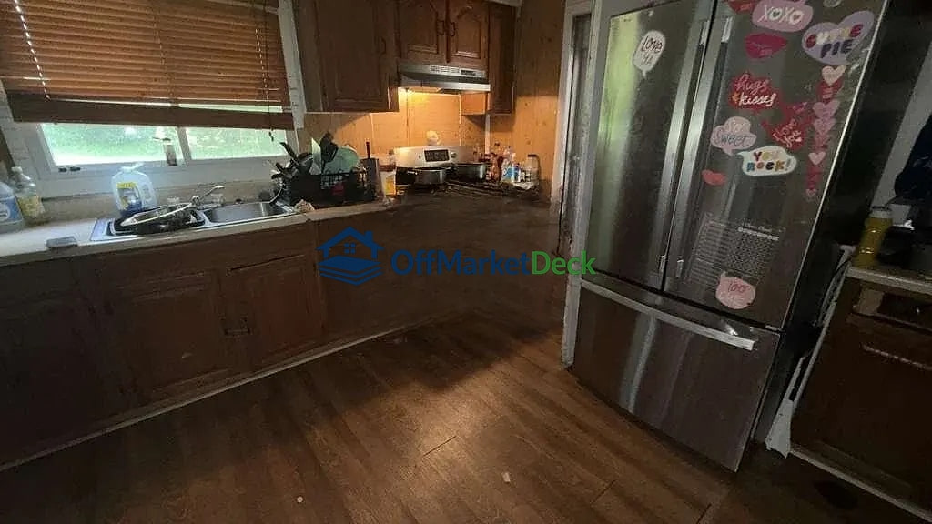 Off-market house in Pontiac, Michigan — 4 beds, 1.5 baths, $104,700 — photo 8 of 8