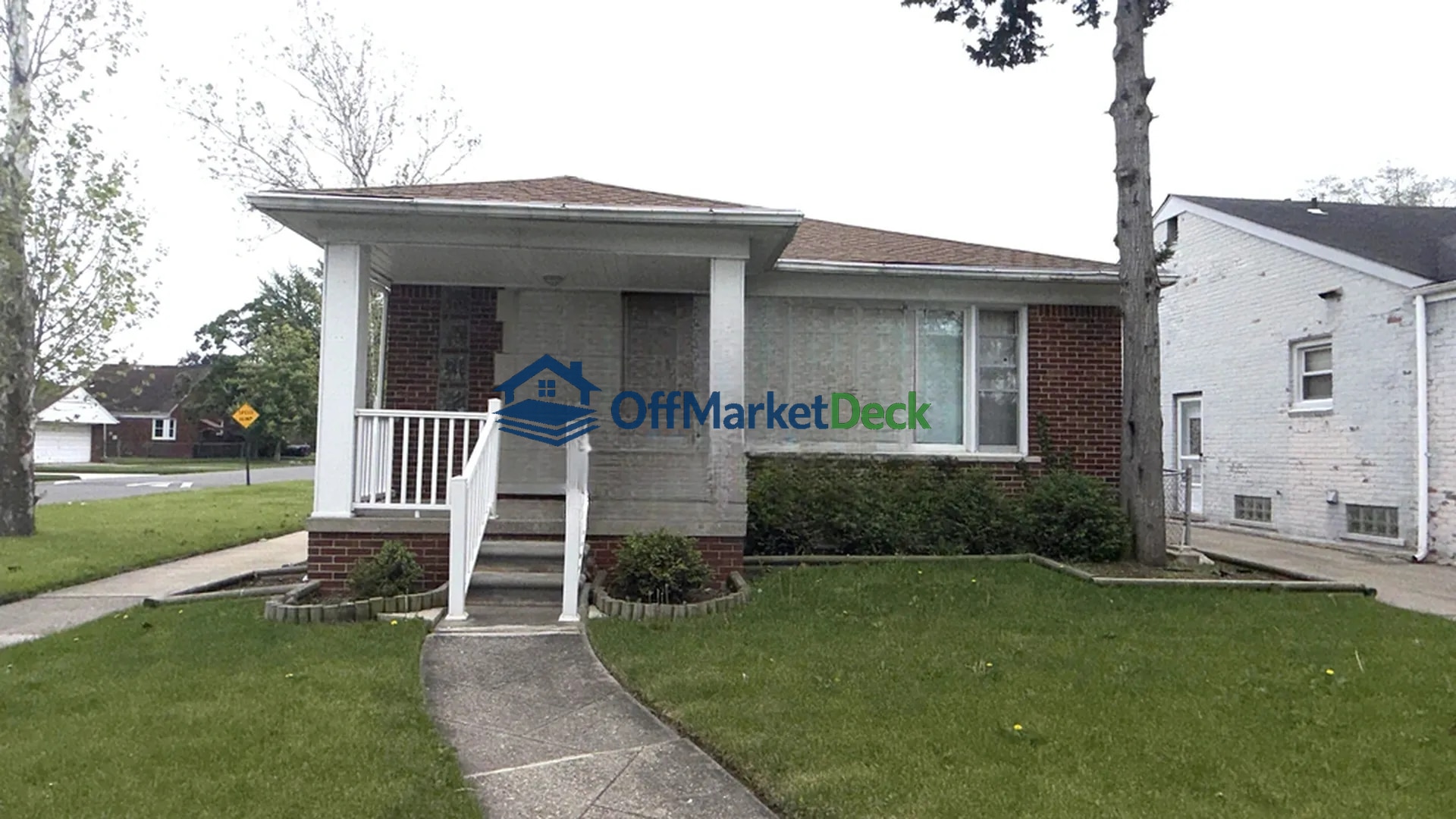 Off-market house in Detroit, Michigan — 3 beds, 1 bath, $79,000 - Blurred background Image