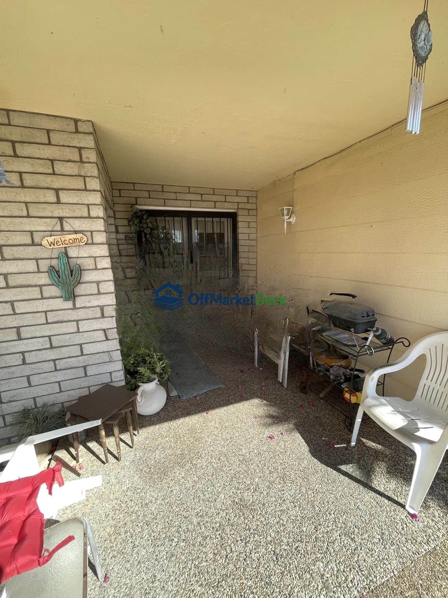 Off-market house in Phoenix, Arizona — 2 beds, 2 baths, $259,990 — photo 4 of 8