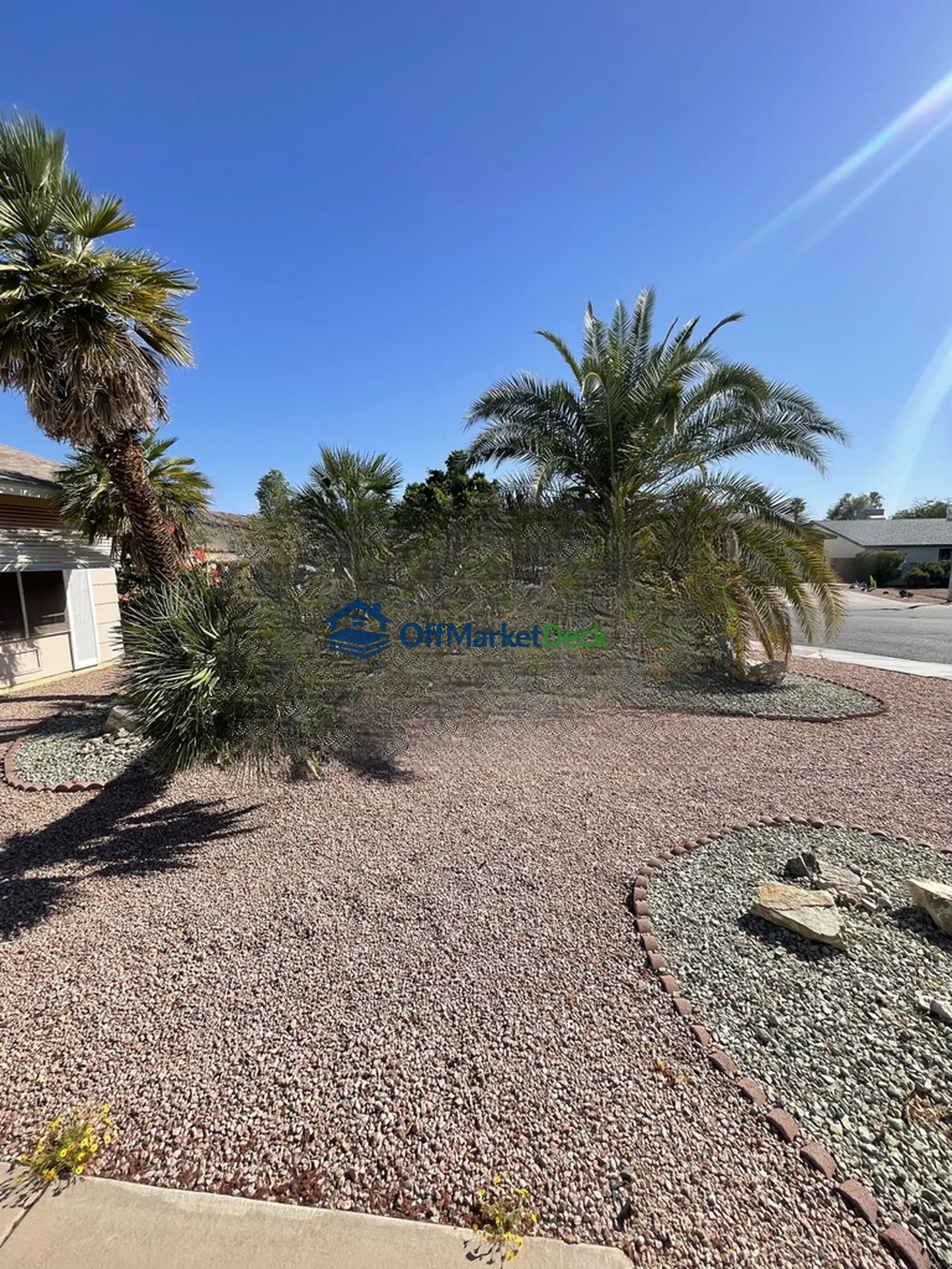 Off-market house in Phoenix, Arizona — 2 beds, 2 baths, $259,990 — photo 3 of 8