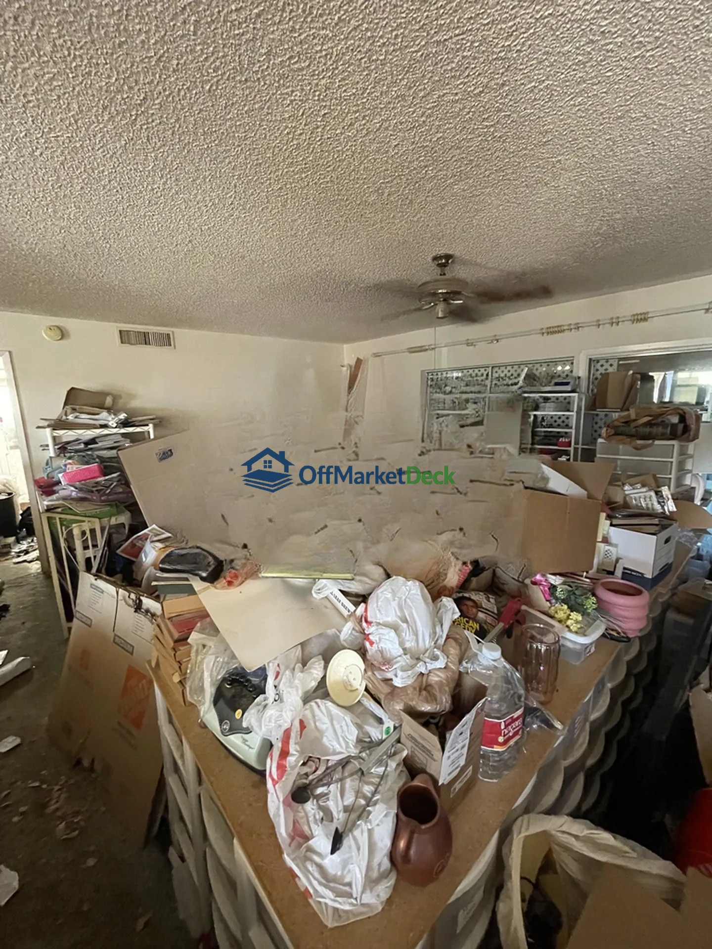 Off-market house in Phoenix, Arizona — 2 beds, 2 baths, $259,990 — photo 6 of 8