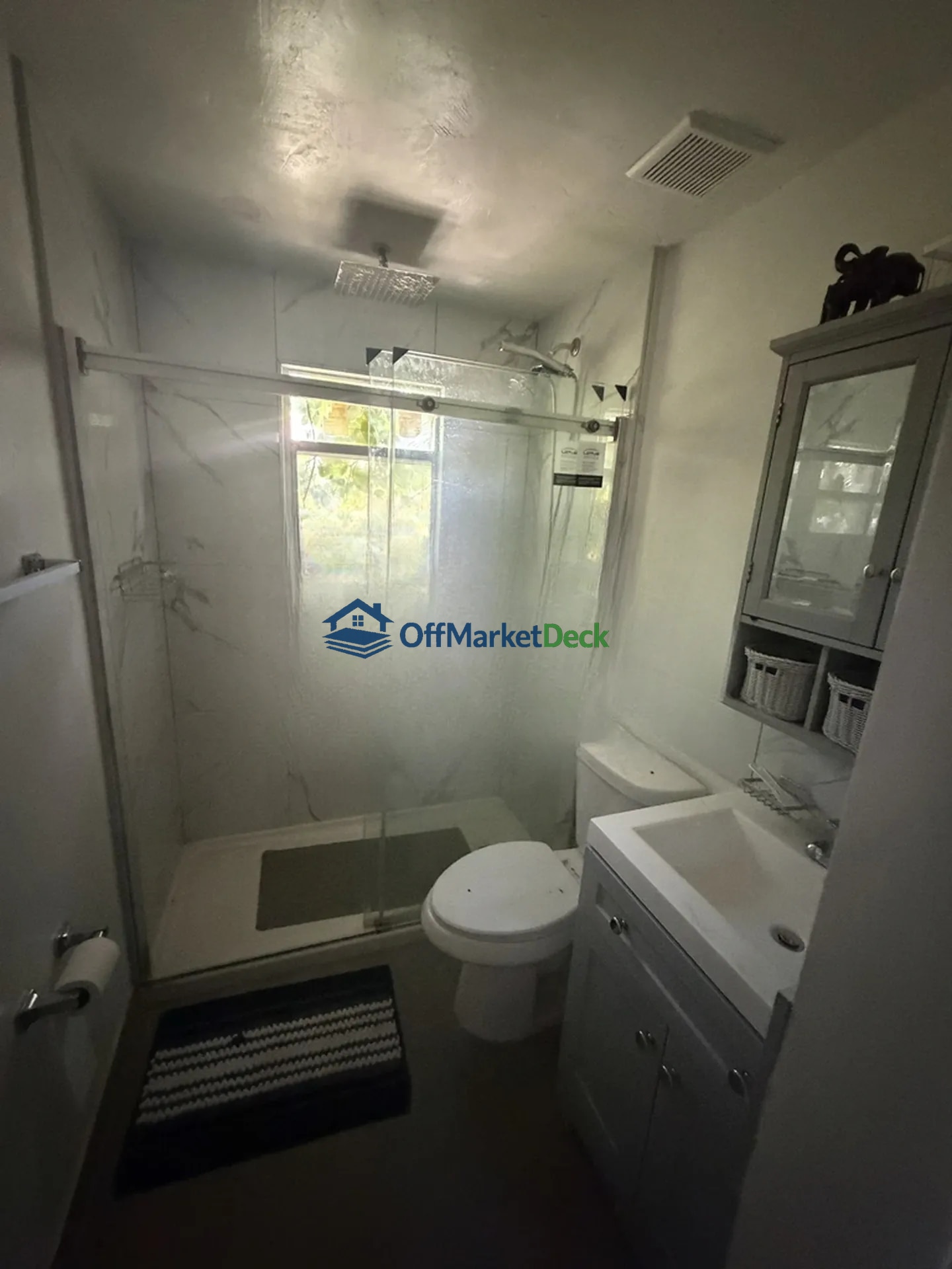 Off-market house in Miami, Florida — 4 beds, 2 baths, $479,990 — photo 6 of 8
