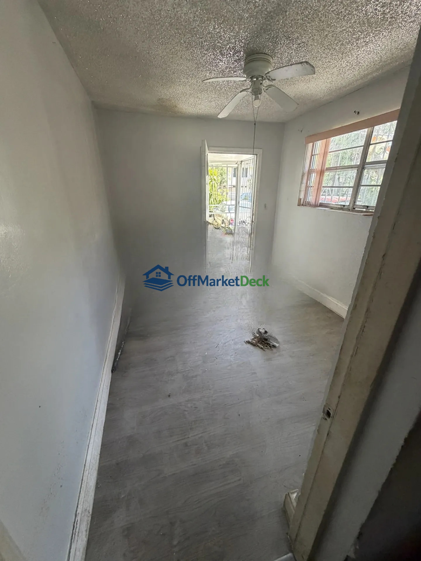 Off-market house in Miami, Florida — 4 beds, 2 baths, $479,990 — photo 4 of 8