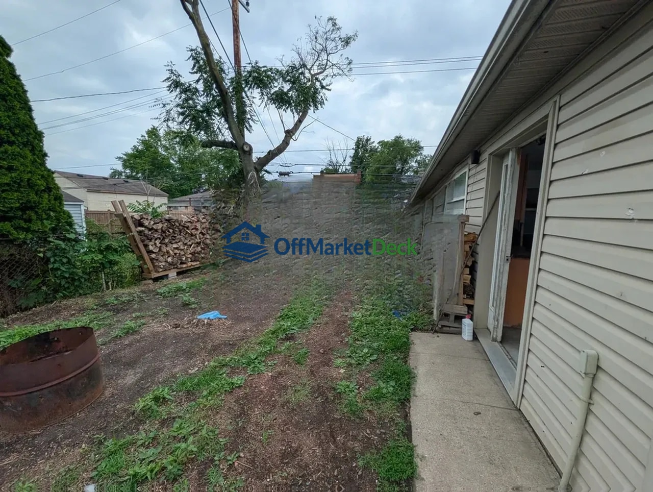 Off-market house in Lincoln Park, Michigan — 3 beds, 2 baths, $84,900 — photo 5 of 8
