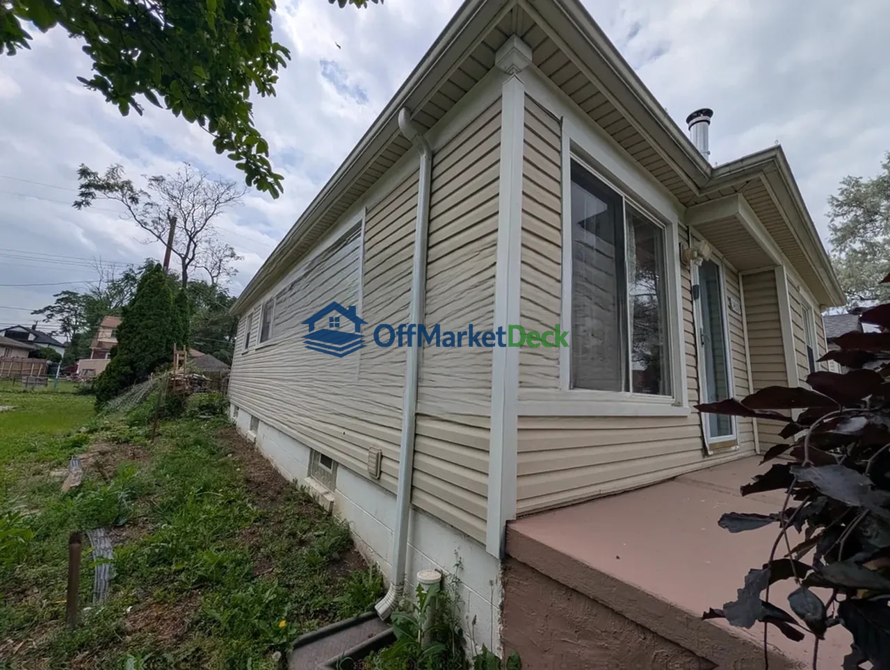 Off-market house in Lincoln Park, Michigan — 3 beds, 2 baths, $84,900 — photo 2 of 8