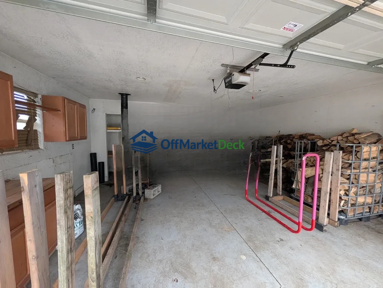 Off-market house in Lincoln Park, Michigan — 3 beds, 2 baths, $84,900 — photo 7 of 8